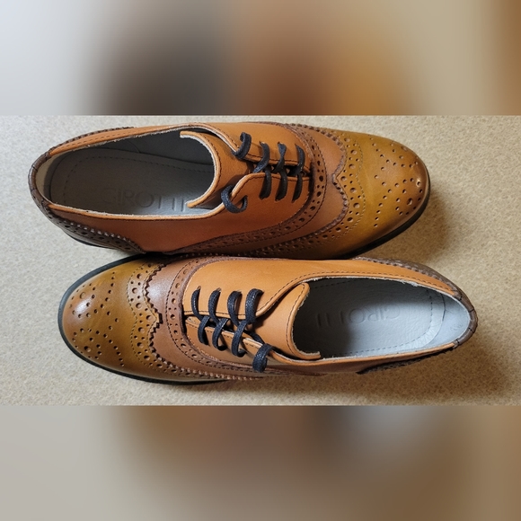 Shoes - Picture 3 of 8